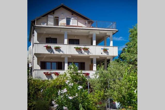 Apartments Loncar Krk Town Bagian luar foto